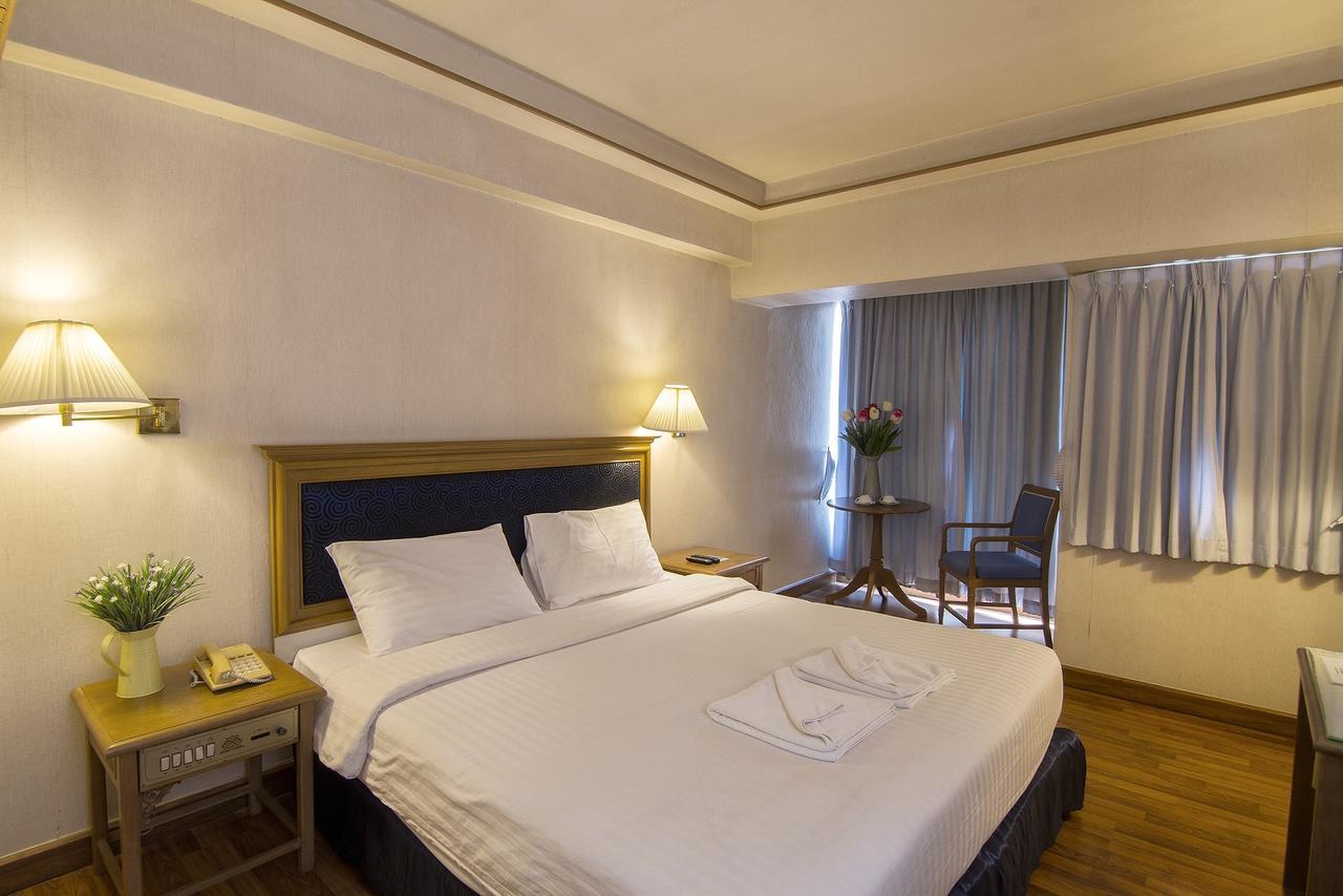Bossotel Chiang Mai Exteriör bild